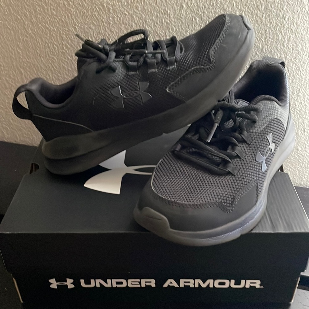 Barely used 6Y Black Under Armour sneakers shoes